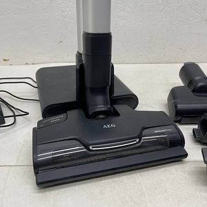 LOT! AEG ANIMAL 8000 AP81AB25UG Juhtmeta tolmuimeja (5 foto / 10)