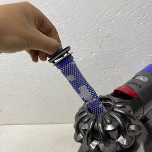 LOT! Juhtmeta tolmuimeja Dyson V8 (8 foto / 10)
