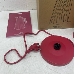 LOT! Alessi Plissé MDL06 R veekeetja 1,7 l (3 foto / 10)