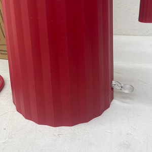 LOT! Alessi Plissé MDL06 R veekeetja 1,7 l (4 foto / 10)