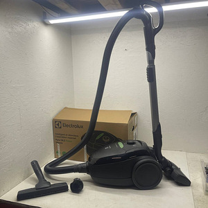 МНОГО! Electrolux, пылесос PURE D8.2 Silence, 600 Вт (2 фото из 10)
