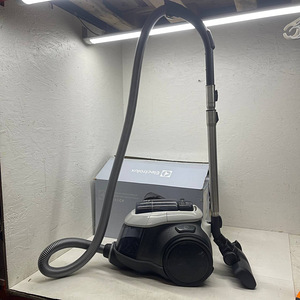 Пылесос Electrolux PC91-4MG 1,6 л без мешка (6 фото из 10)