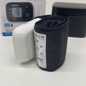 Тонометр на запястье Omron RS3 Intelli IT тонометр (5 фото из 6)