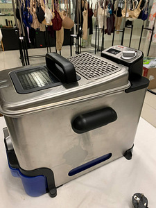 Фритюрница на масле Tefal FR 8040, 2300 Вт, 3,5 л. Не работа (6 фото из 10)