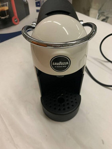 LOT! Lavazza A Modo Mio Jolie Kapselkohvimasin (4 foto / 8)