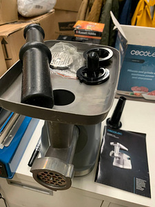 Мясорубка Cecotec Crusher 1400, 1360 Вт (3 фото из 5)