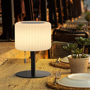 LOT! UUS Iroo LED päikeseenergial töötav juhtmeta laualamp (3 foto / 6)