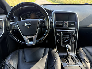 Volvo XC60 R Design, 158kW (7 foto / 11)