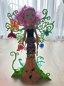 Monster High Treesa Thornwillow nukk Garden Ghouls seeriast (1 foto / 2)
