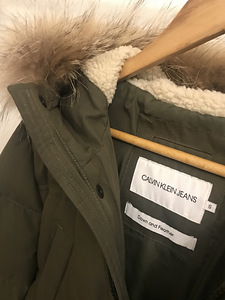 Nagu uus calvin klein parka, suurus s (2 foto / 3)