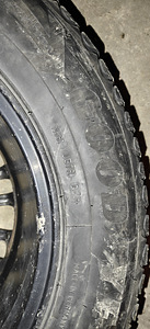 Зимние шины Goodyear 235/65 R17 на дисках (5 фото из 6)