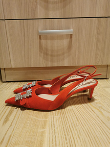 Uued nahast sandaalid Zara, s. 39 (2 foto / 3)