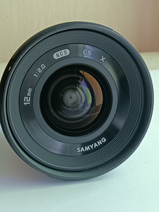 Samyang 12 mm 1:2.0 NCS CS X Fujile (2 foto / 3)