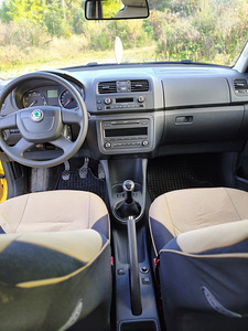 Škoda Fabia 2011 (3 фото из 10)