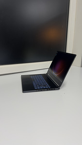 MSI Stealth 15M RTX3060 i7-11375H 16GB 500GB (3 foto / 7)