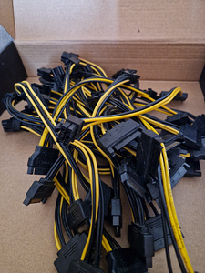 Molex SATA 15pin Male; PCI 6pin Female (6 foto / 6)