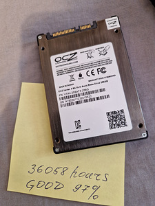 SSD + HDD (2 foto / 7)