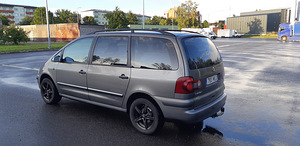 Volkswagen Sharan 1,9 TDI 85kw 2009 (2 foto / 9)