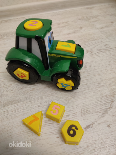 Traktor numbriga, figuuriga, ja värviga (foto #4)