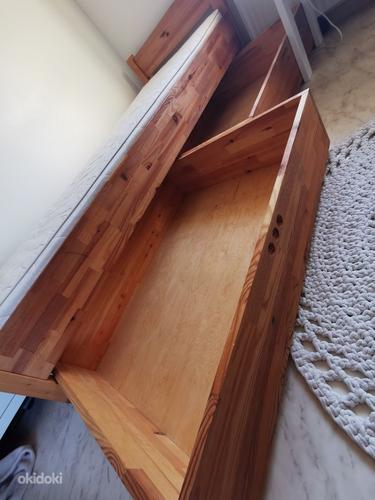 Кровать из массива дерева с матрасом (фото #4)