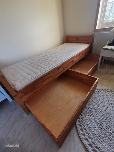 Кровать из массива дерева с матрасом (фото #5)