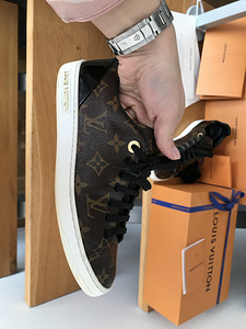 Louis Vuitton FRONTROW TRAINER tossud (2 foto / 5)