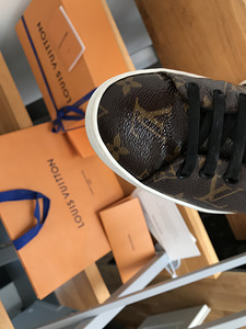Louis Vuitton FRONTROW TRAINER tossud (5 foto / 5)