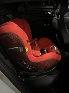 Бустерное кресло Cybex Sirona Z i-Size 45-105 см + Cybex isofix basic (7 фото из 9)