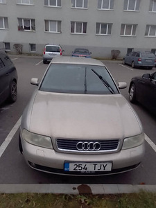 Audi A4 2001 (1 фото из 4)