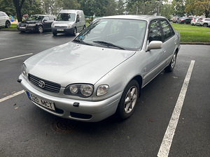 Toyota Corolla (2 foto / 5)