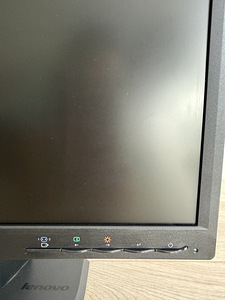 Lenovo monitor (5 foto / 6)