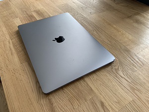 MacBook Pro (13-inch, 2017, Two Thunderbolt 3 ports) (8 foto / 10)
