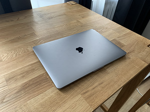 MacBook Pro (13-inch, 2017, Two Thunderbolt 3 ports) (9 foto / 10)