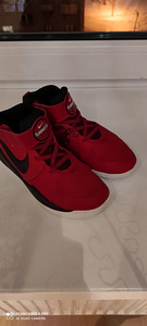 Nike team hustle s. 33 (4 foto / 4)