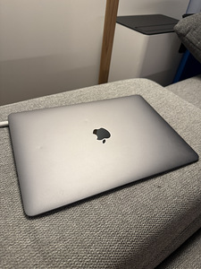 Macbook air 2019 128gb rus (2 foto / 5)