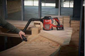 Ручной пылесос Milwaukee M18 CV-0 с аккумулятором (3 фото из 4)