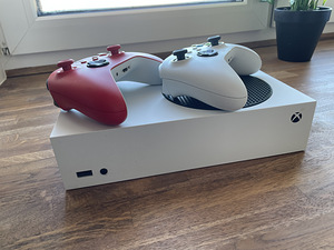 Продам XBOX Series S (3 фото из 3)