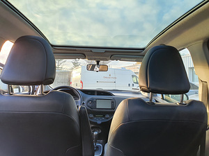 Toyota Yaris Hybrid 2014 (8 foto / 15)