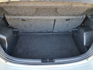 Toyota Yaris Hybrid 2014 (10 foto / 15)