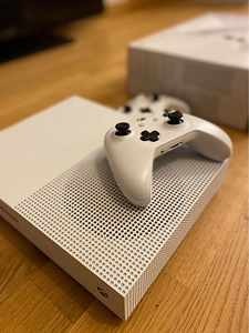 XBOX ONE S 1tb + 2 gamepad (1 foto / 6)