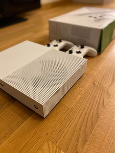 XBOX ONE S 1tb + 2 gamepad (2 foto / 6)