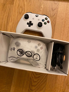 XBOX ONE S 1tb + 2 gamepad (4 foto / 6)