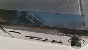CD-плеер Sony CDP-XE510 (3 фото из 4)