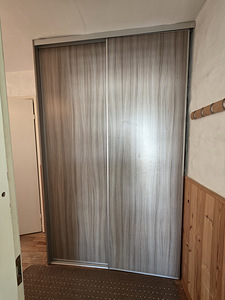 Kapp garderoob liuguksed lükanduksed (6 foto / 10)