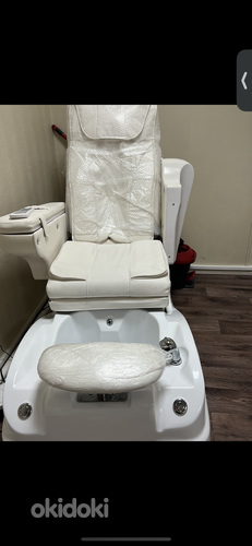 Педикюрное кресло с массажем (фото #1)