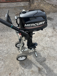 Лодочный мотор Mercury 6л.с. (3 фото из 8)