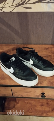 Кроссовки фирмы nike