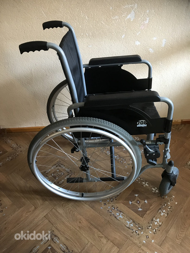 Складная качественная инвалидная коляска и роллатор (фото #2)
