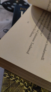 Jonathan Stroud " Kisendav trepp "" Sosistav kolp" (7 foto / 9)