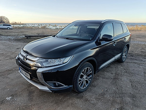 Mitsubishi Outlander (6 foto / 12)
